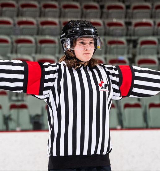 découvrez les risques des griffures oculaires non détectées par les arbitres et l'importance d'une surveillance médicale immédiate.