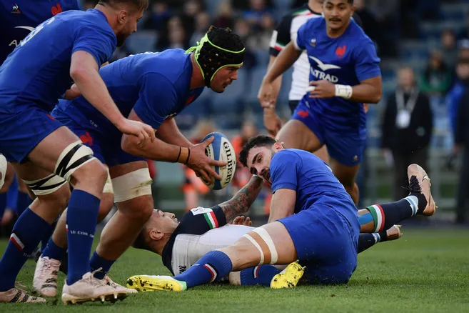découvrez comment le système de points bonus met en péril l'avenir du tournoi des six nations, une compétition emblématique du rugby européen.
