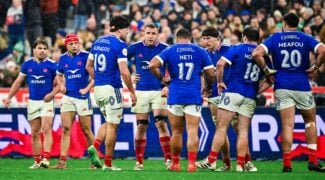 le trophée des six nations a été gravement endommagé à la suite d'un incendie, suscitant une grande émotion dans le monde du rugby.